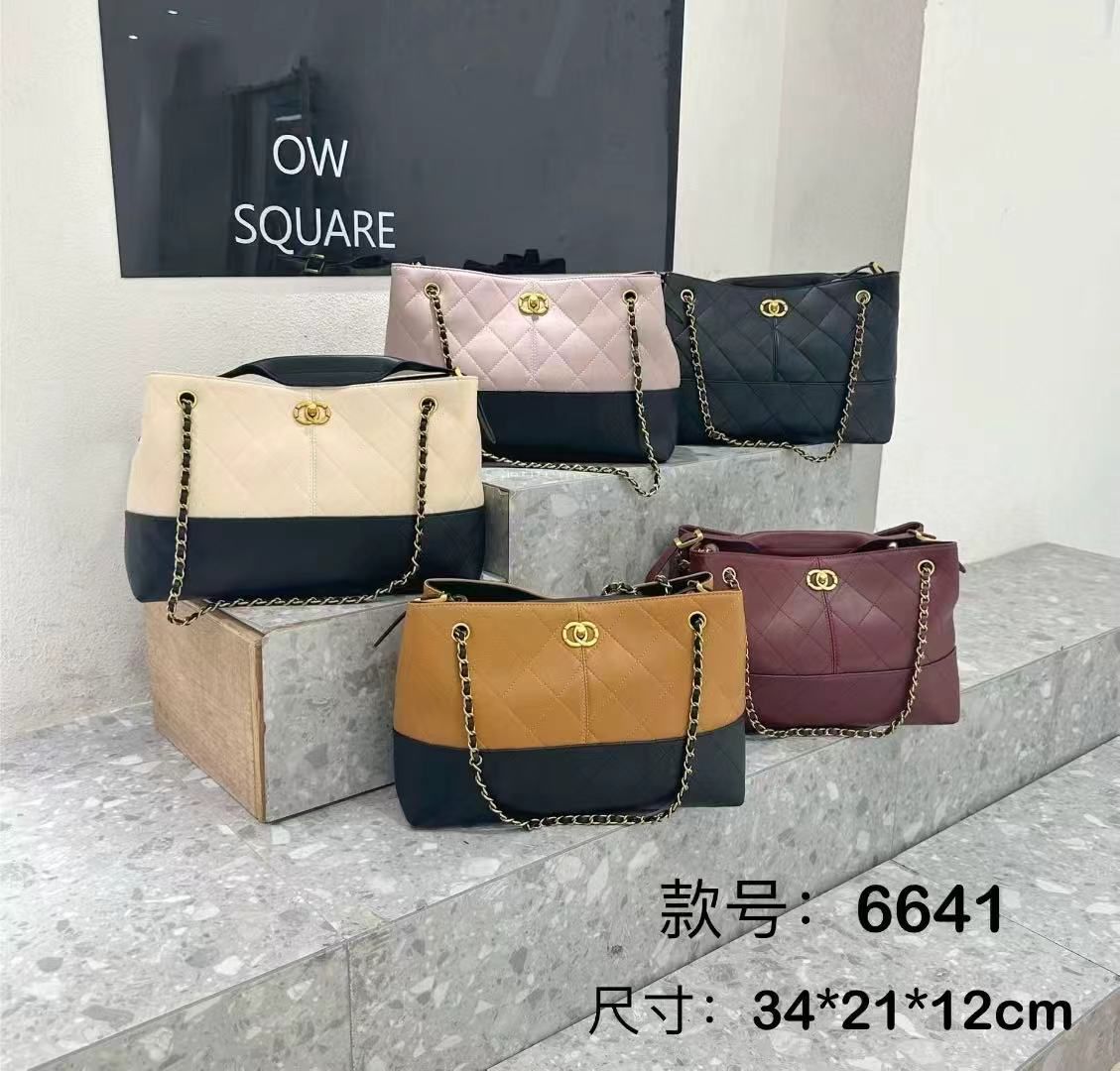 POCHI CHANEL KUBWA (6641)